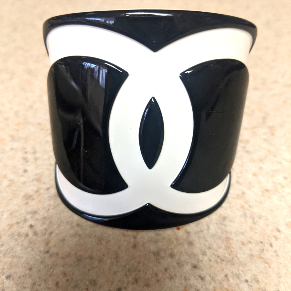 CHANEL resin cuff interlocking Cs bracelet